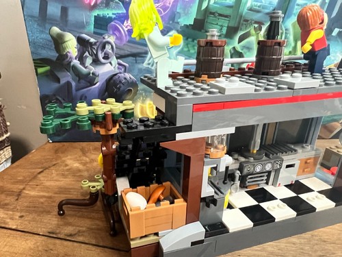 Lego Hidden Side 70422 Shrimp Shack Attack w/ Instructions and Box - Picture 4 of 14