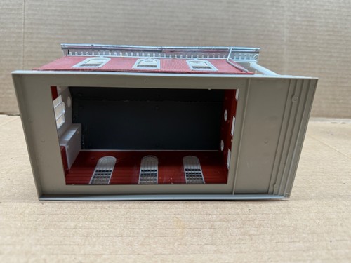 Vintage HO Scale COUNTY COURTHOUSE built up Train Layout Structure (30) - Picture 6 of 6