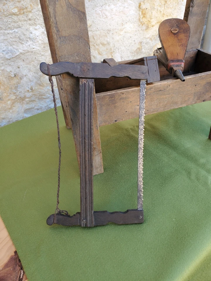 ANCIEN PETIT ÉTABLI ENFANT AVEC SES OUTILS FER FORGÉ ET BOIS - TRÈS BEL OBJET - Photo 3/4