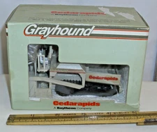 GRAYHOUND CEDARAPIDS STREET PAVER MODEL 1:50 BOXED