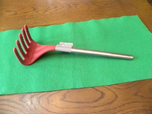 Williams Sonoma Silicone Pasta Rake