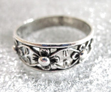 Vtg Silver RING Floral Filigree, size 5, Pierced Design Solid Back