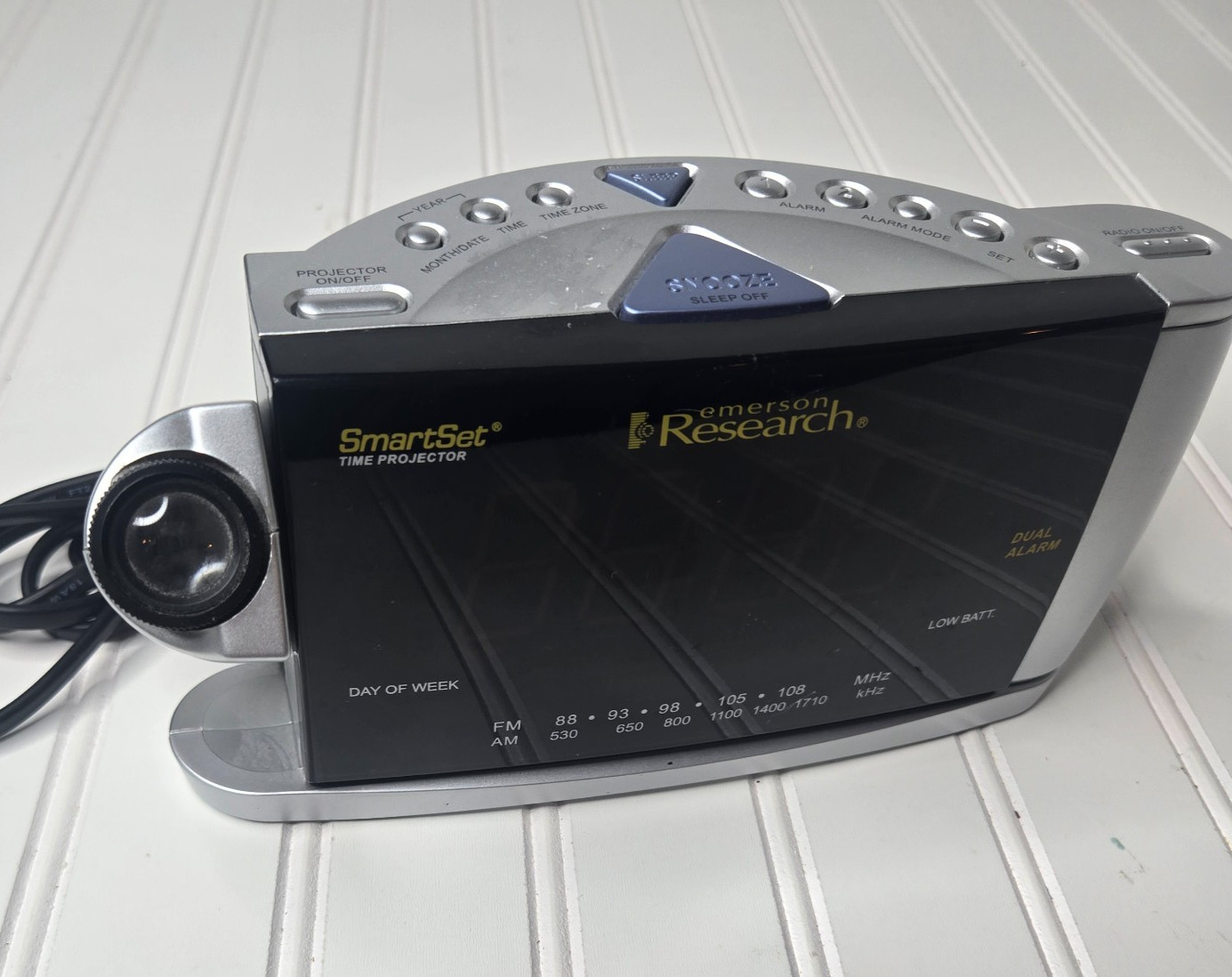 Emerson Research SmartSet CKS3528 Alarm Clock AMFM Radio Time Projector 3 Colors