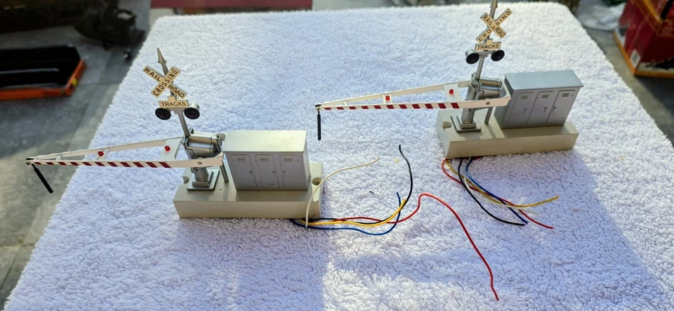 Сигналы ворот Lionel RR Crossing Power с мигающими красными огнями б/у без коробки - Изображение 2 из 4