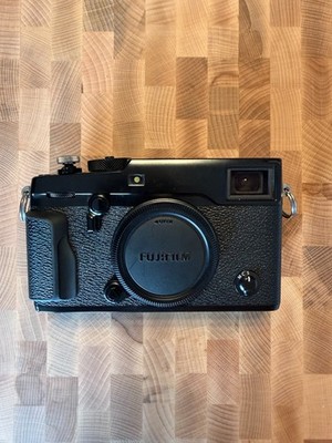 Fujifilm X-Pro 2   Excellent Condition   Low Shutter Count + Accessories