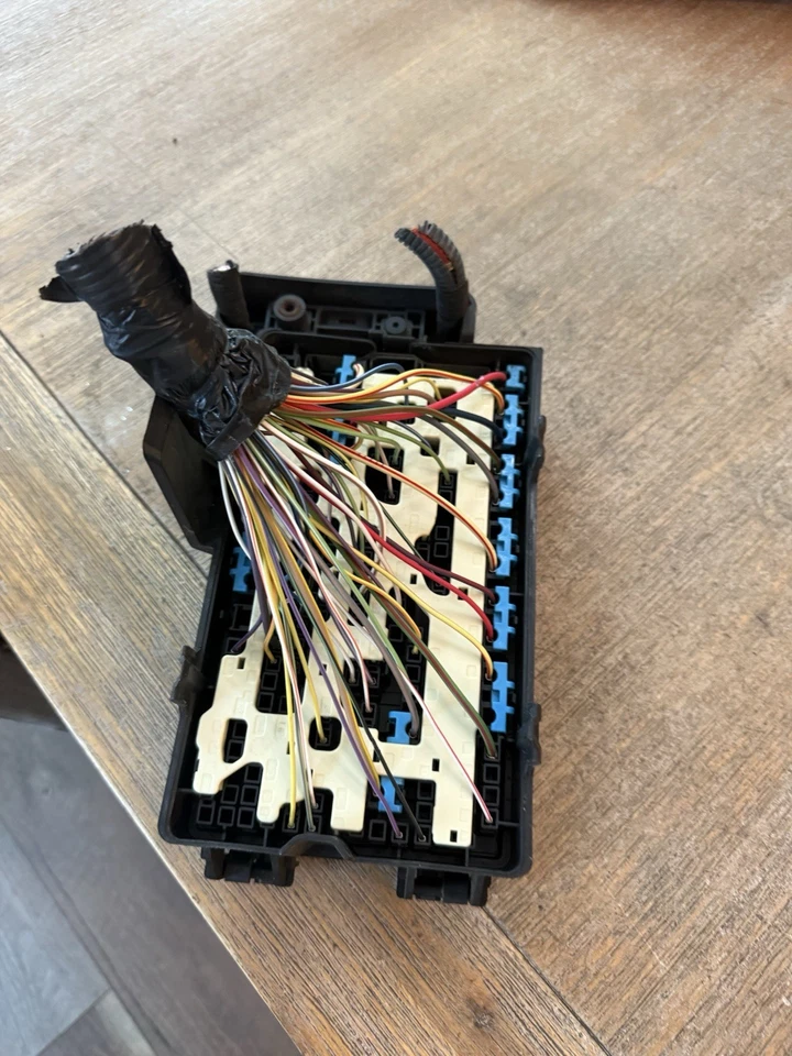 2010 Ford Edge 3.5L  Fuse Relay Box Junction Multifunction OEM - Image 4 of 4