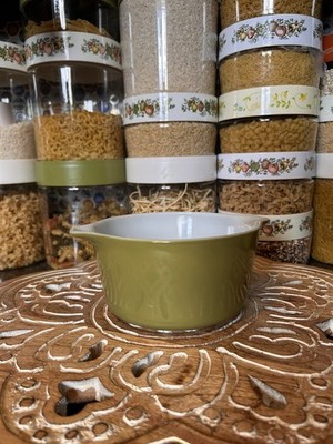 Pyrex Verde 473 casserole.No chips/cracks some flea bitesNo lid