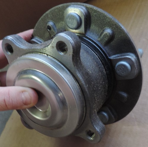 GM 13591999 rear wheel hub assembly - Picture 4 of 5