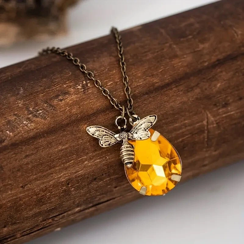 Collar Colgante Abejorro con Piedra Ámbar Dorado Foto 3 de 4