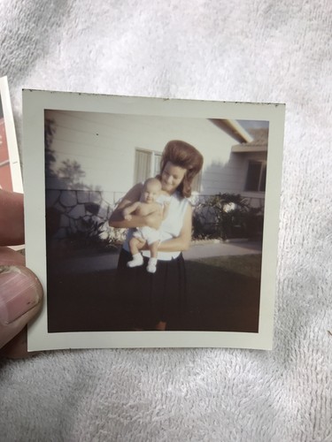 (2) BELLISSIME FOTO DI GIOVANE DONNA CAPELLI UPDO FOTO VINTAGE ANNI '70 - Foto 5 di 5
