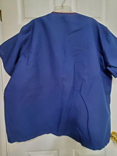 Medline Scrub Top Size 2X/XXL-Navy w/Wine Trim &1 Chest Pocket Chest 30.5"/L 31" - Picture 2 of 5