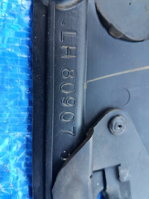 1990-1996 Nissan 300zx RH Side Exterior Door Trim Window Guide