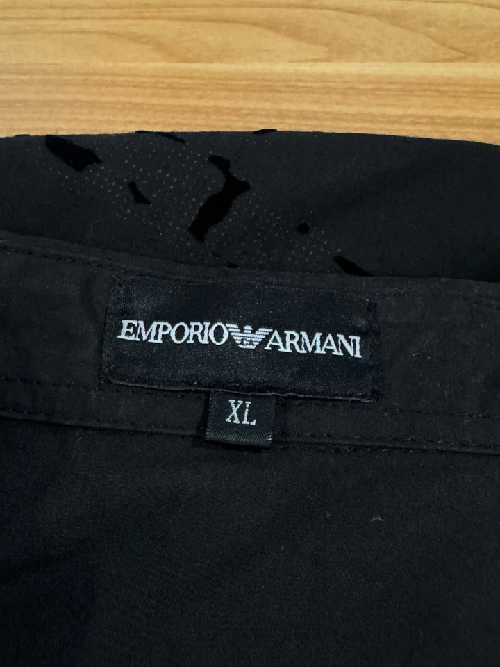 Camisa Emporio Armani Para Hombres Negra Algodón Terciopelo Detalle Manga Larga Botón Talla XL Foto 4 de 4