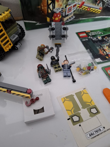 Lego 79115 Teenage Mutant Ninja Turtles Set Van Takedown Complete Box & Figures - Picture 3 of 21