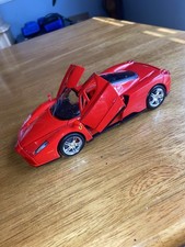 Maisto 1:24 Enzo Ferrari Red