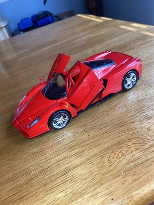 Maisto 1:24 Enzo Ferrari Red