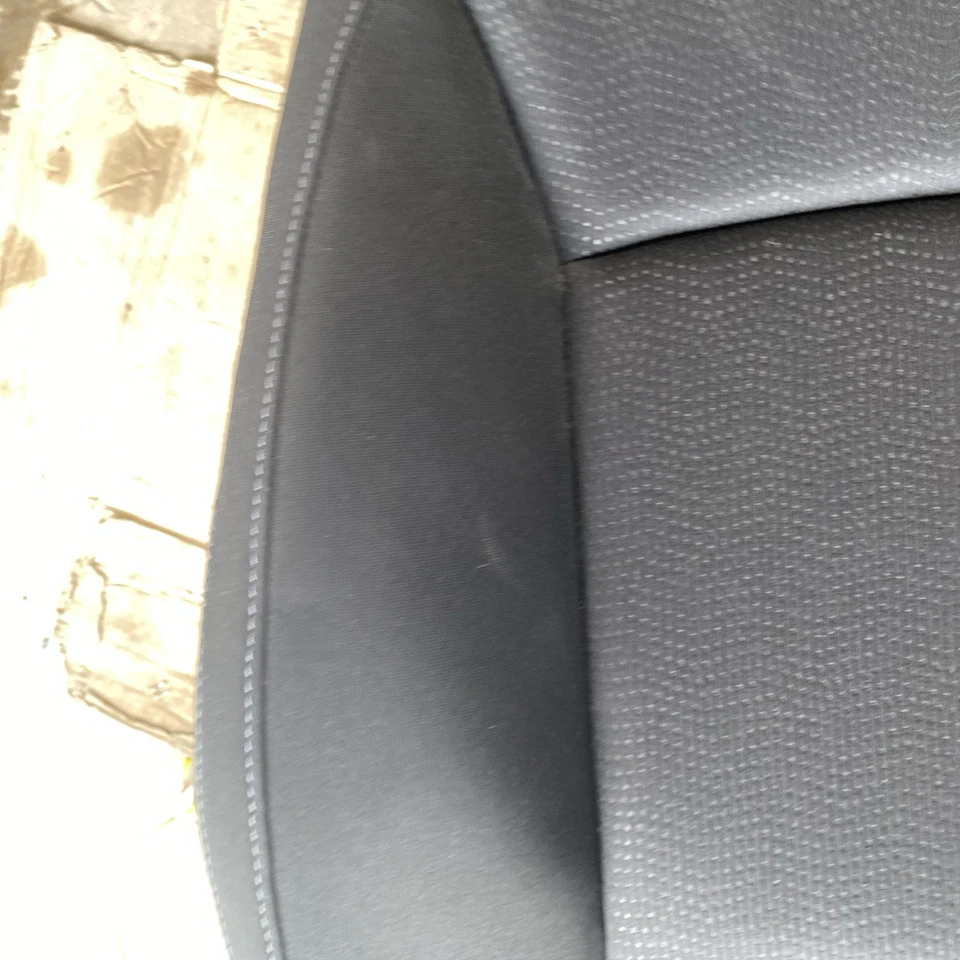Subaru Legacy 2015 2016 2017 sedán asiento del pasajero delantero derecho cojín inferior Foto 4 de 4