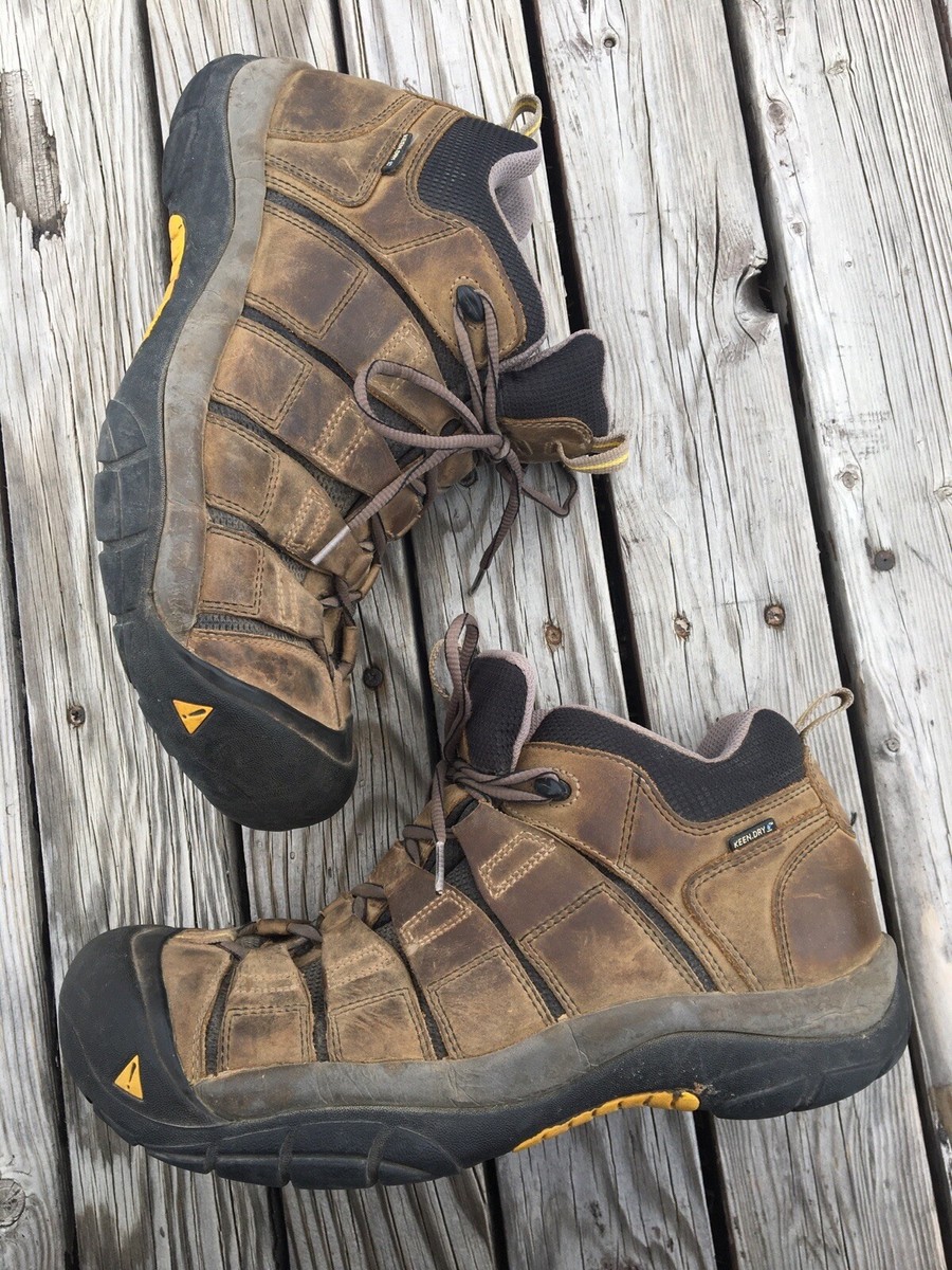 KEEN Men\'s Waterproof Hiking Boots in Beige and Brown Men main image 4