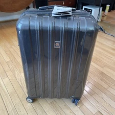 Delsey luggage-25' Expansion spinner trolley-Brand New