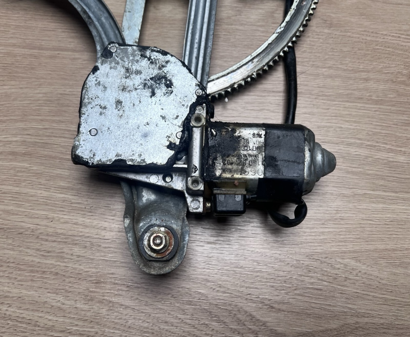 MercedesBenz W126 SE SEL Front Left Window Regulator & Motor