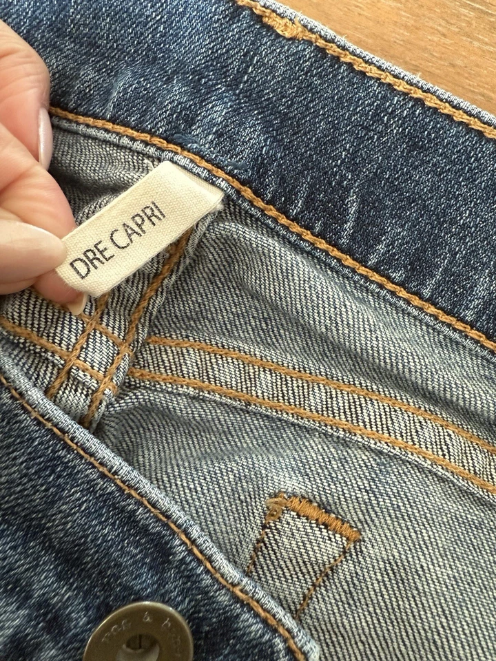 Rag & Bone Dre Capri Jeans Womens 26 (Measures 32x26) Blue Distressed Raw Hem - Image 4 of 4