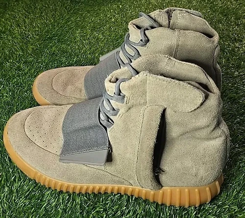 Size 11 - adidas Yeezy Boost 750 Grey Gum 100% Authentic Zipper Broken On Left
