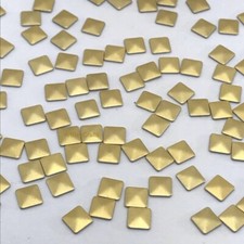 Testa chioda hotfix quadrata oro opaco a forma di piramide / dimensioni disponibili 5x5 mm / 100 pz