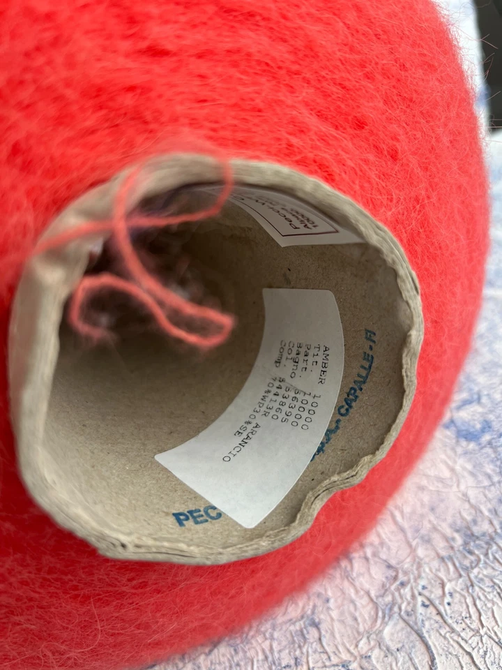 Hilo esponjoso de seda de alpaca color coral 100 g/1000 m, por 100 g (3,52 oz) Foto 3 de 4