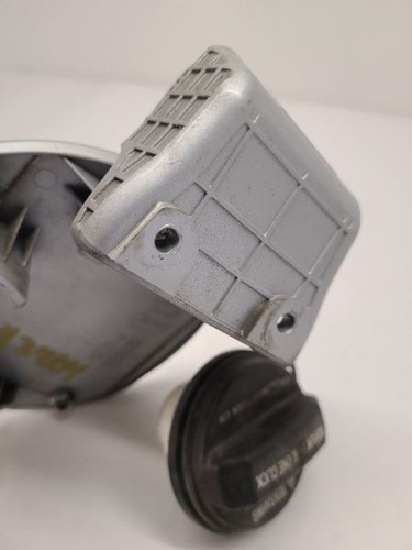 2015-2017 KIA FORTE Fuel Filler Door Silver 69510A7001 15-17 - Picture 7 of 12