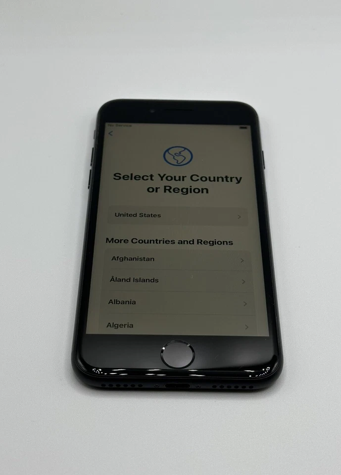 Apple iPhone 7 32GB Unlocked Verizon AT&T T-Mobile Metro- BLACK - Image 4 of 4