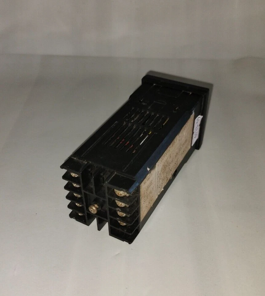 RKC REX-C100 REXC100 C100F02-V*CK-Z-140CC Digital Temperature Controller - Image 3 of 4