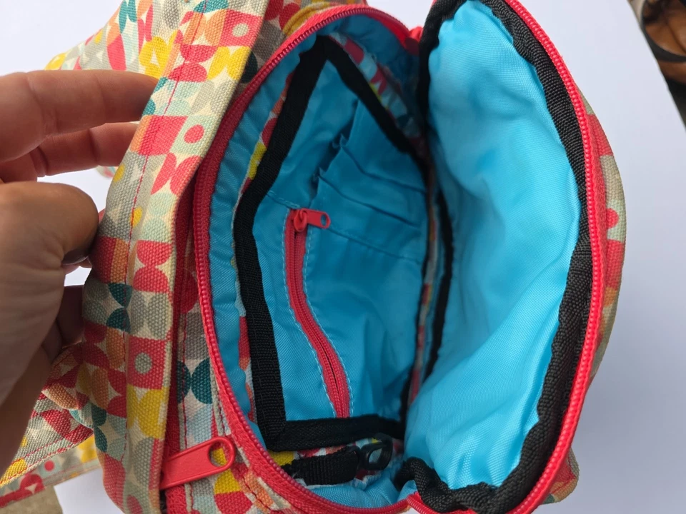Bolso Bandolera Senderismo Vintage Kavu Envejecido Deletrear Lona Geométrico Arco Iris Foto 3 de 4