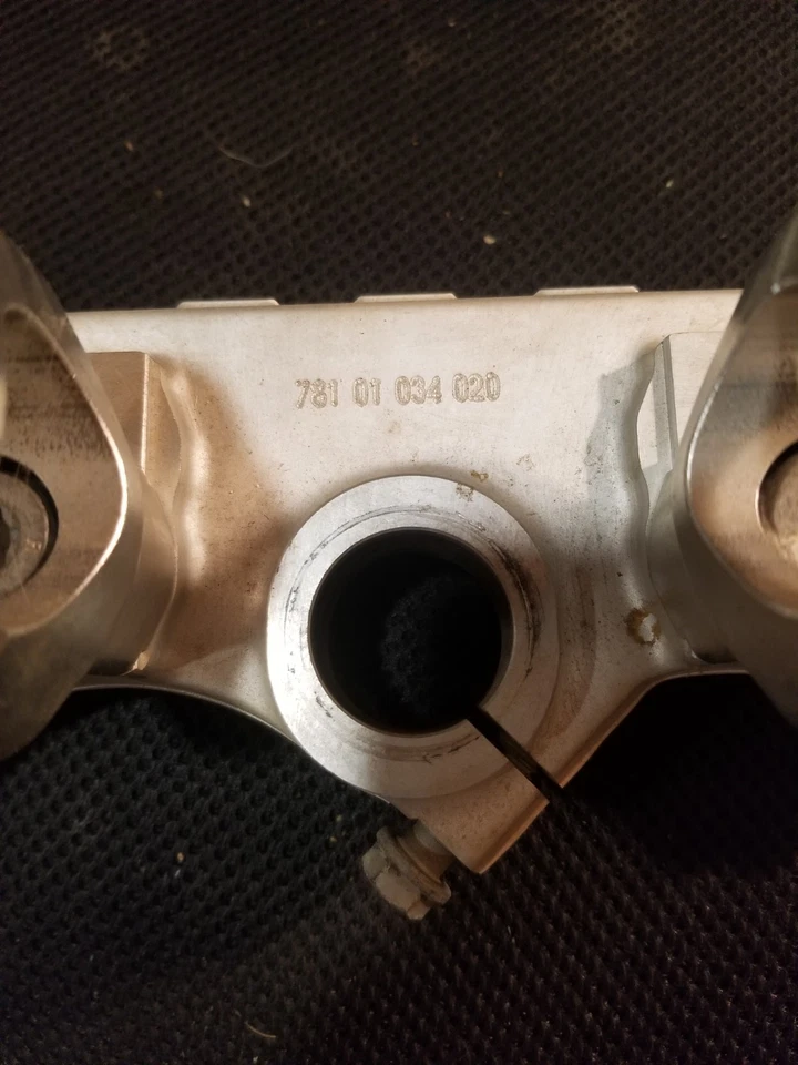 Верхние тройные зажимы 2014 KTM 500 EXC от оригинального производителя - Изображение 4 из 4