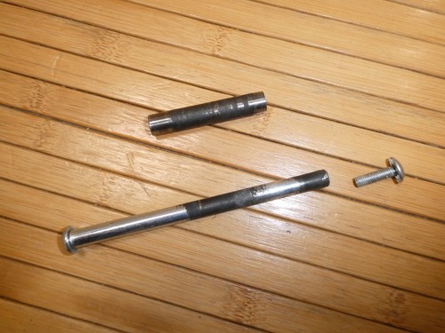 Silver Cross Wayfarer AXLE CENTER BOLT (Schraube & Mutter) für Hinterrad/Hinterrad