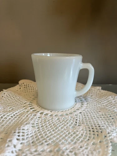 VINTAGE ANCHOR HOCKING FIRE KING WHITE MILK GLASS D HANDLE COFFEE MUG CUP USA