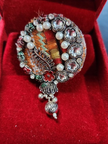 Brooch 4cms LARGE Gothic/Diamante dress/ Pearls lapel pin/UK/S/S - Picture 5 of 10