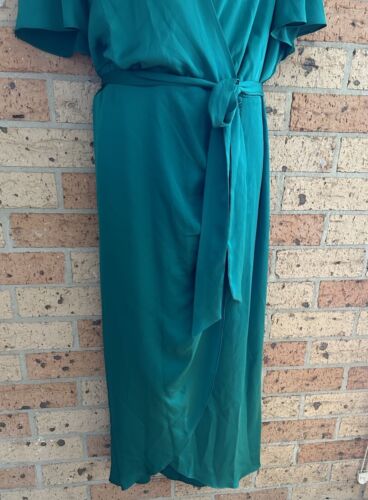 Vestido FOREVER NEW Curve Roxanne Gathered Wrap MIDI verde AUS 22 PRECIO DE VENTA SUGERIDO POR EL FABRICANTE $169,99 NUEVO CON ETIQUETAS - Imagen 10 de 24