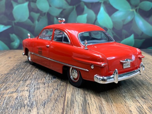 NEW IN BOX FIRST GEAR 1949 FORD TUDOR FDNY CHIEF SCALE 1:25 - Picture 9 of 22