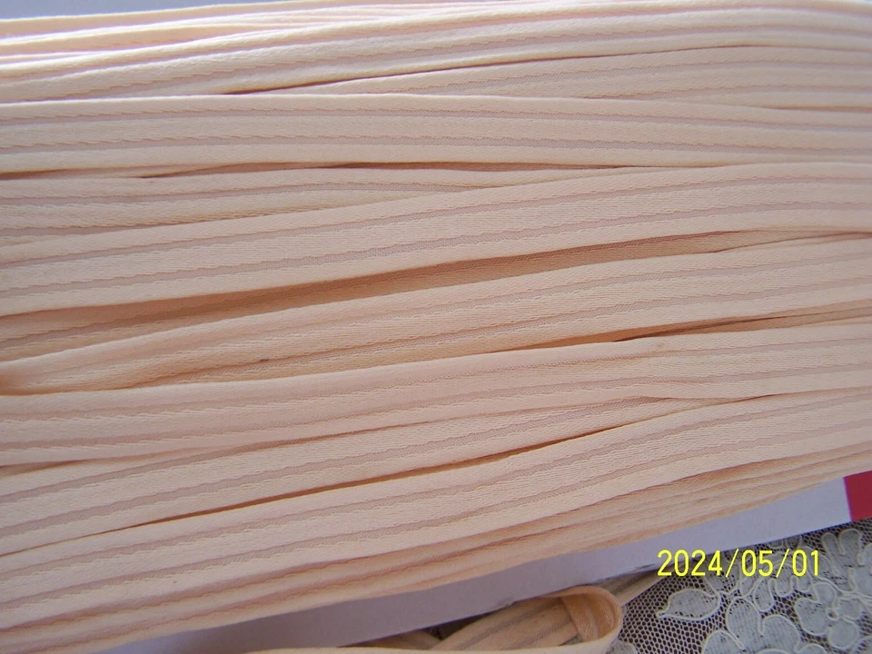 Ancien ruban en soie rose saumon. Superbe. Art Déco. Vendu au mètre. N°154 - Photo 2/4