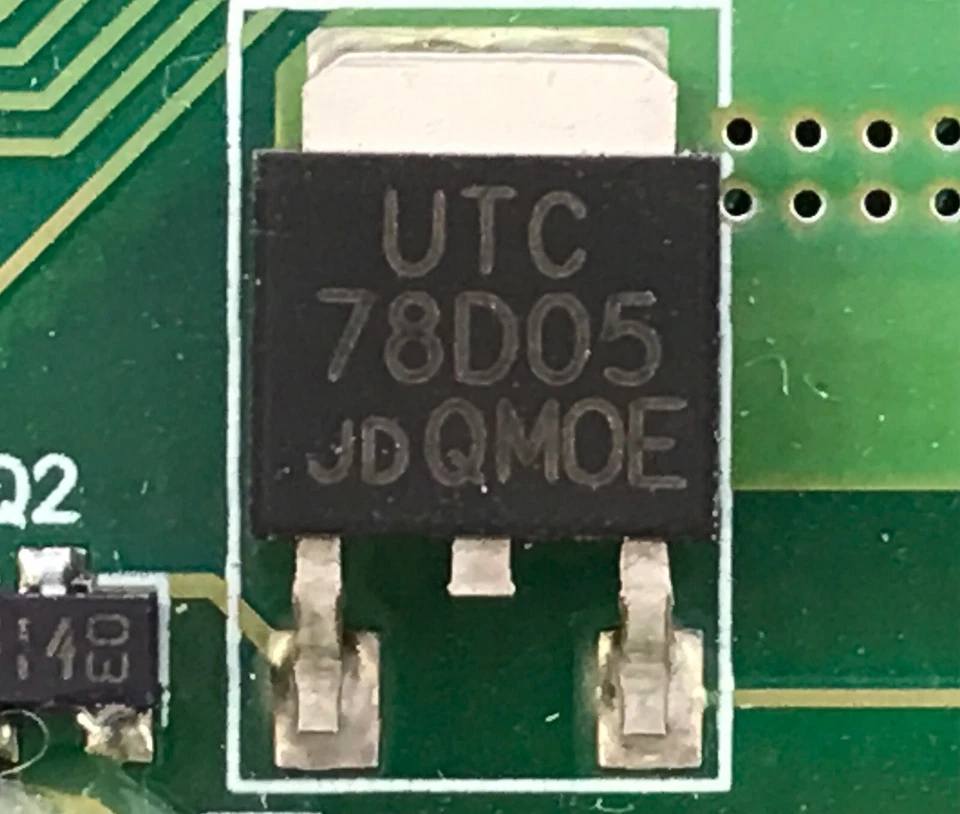 MPT M146, V296W1-L03 RVE.C2, T02-000127T, UTC78D05, OZ960G, P45AL, VS10071-1P Foto 4 de 4