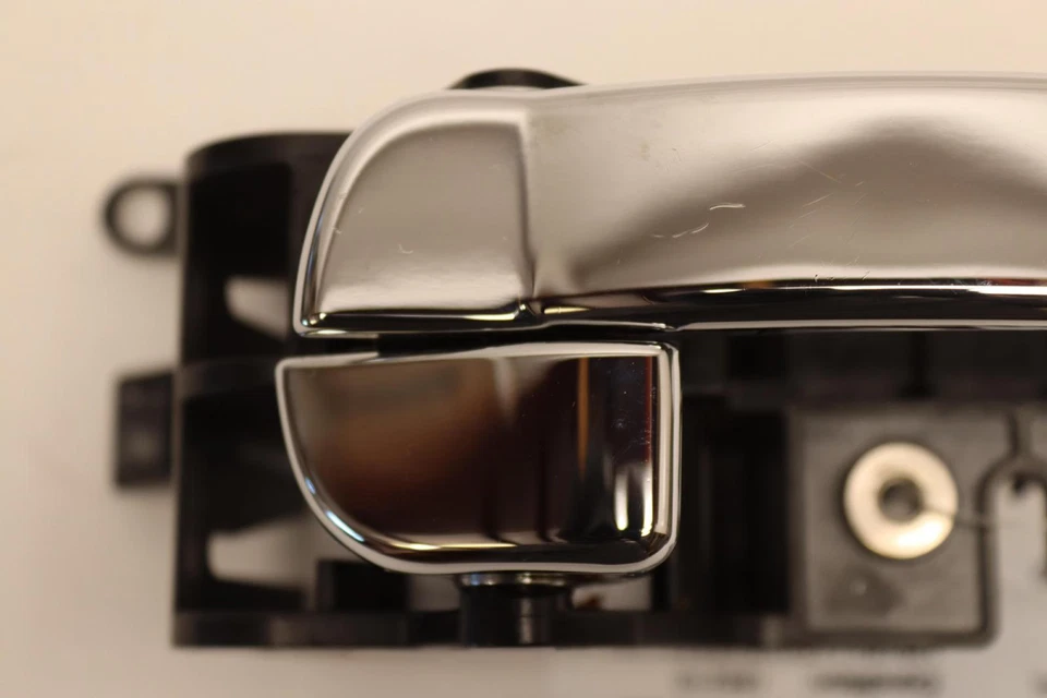 2005-2012 NISSAN PATHFINDER ЗАДНЯЯ ПРАВАЯ СТОРОНА ВНУТРЕННЯЯ ДВЕРНАЯ РУЧКА ХРОМИРОВАННАЯ OEM - Изображение 2 из 4