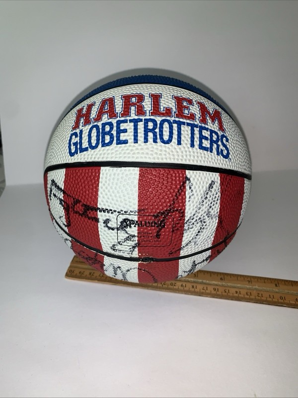 Autographed Basketball Hall Of Fame ? Harlem Globetrotters Spalding Mini