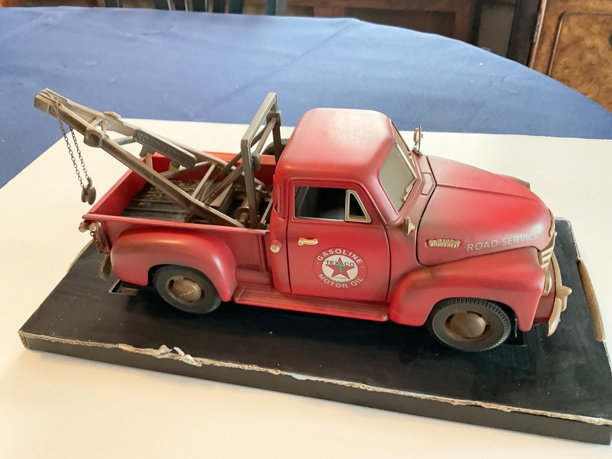 Solido Tow Truck 1953 red weathered look finish original base FREE