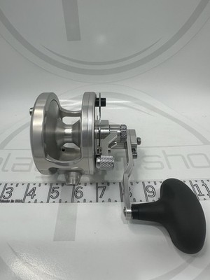 Avet HXJ 5.2- 2 Speed W/ Guide Plate Silver Right Hand Lever Drag Reel New W/Box