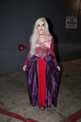 hocus pocus purple dress HOCUS POCUS! Making Sarah Sandersons dress from scratch! I created this costume a few years ago as part of a costume giveaway, and the gorgeous and creative @critiquegeek won, and made the absolute