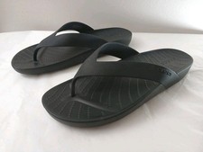 Crocs Splash Flip Flop Sandals Women s Size 10 Black NWOT Spring Summer Vacation