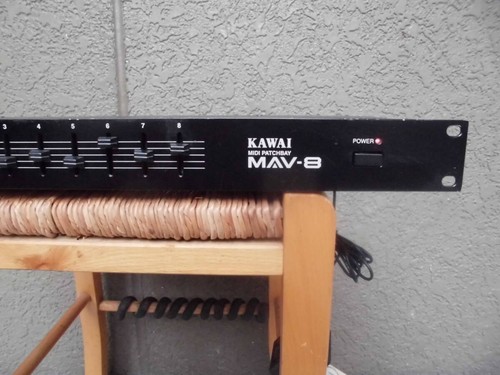 KAWAI MAV-8 MIDI Patchbay 8 outputs 4 inputs Splitter Rack JAPAN Used Tested - Picture 5 of 9