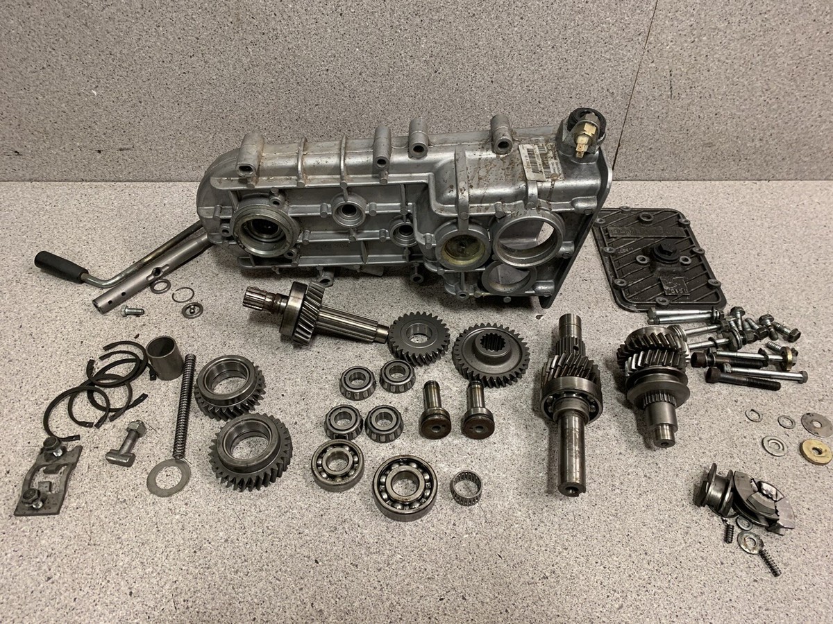 98-12 Skidoo Skandic / Expedition Chain Case Gearbox M875156138