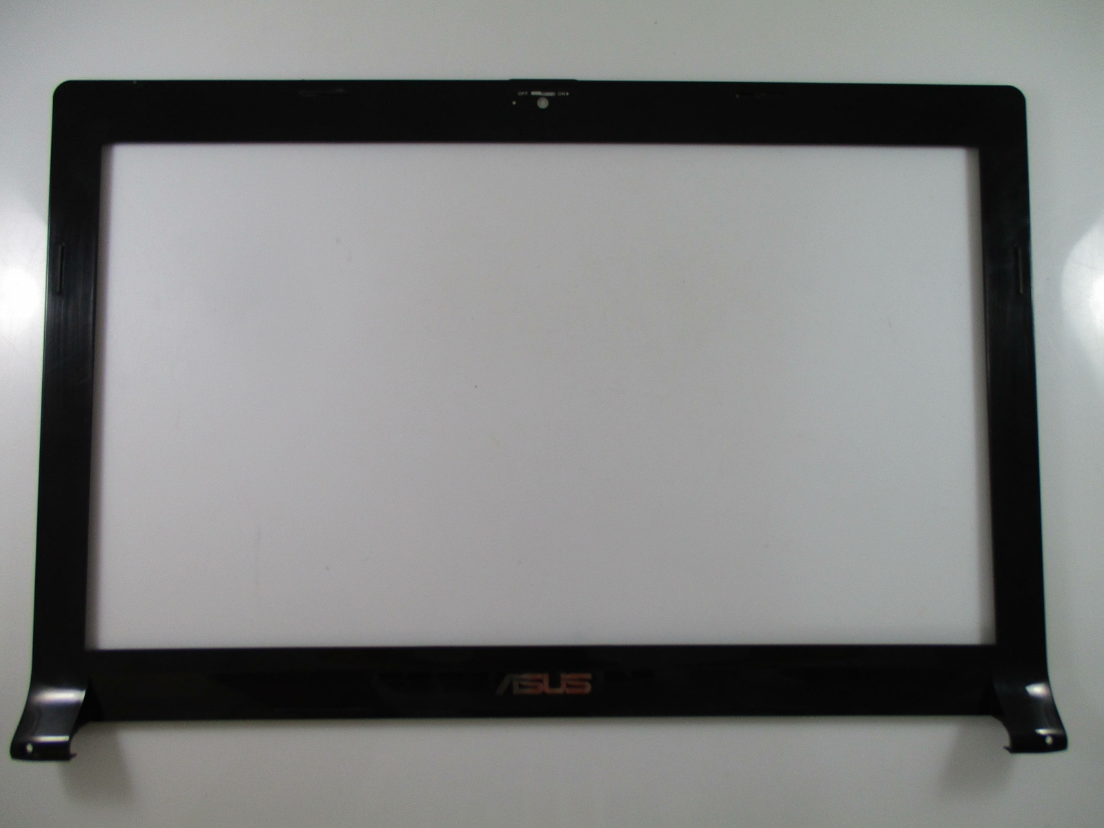 Contour écran (bezel) Pour ASUS N73J - Réf. 13GNZX1AP021-1 - Occasion Excellent état