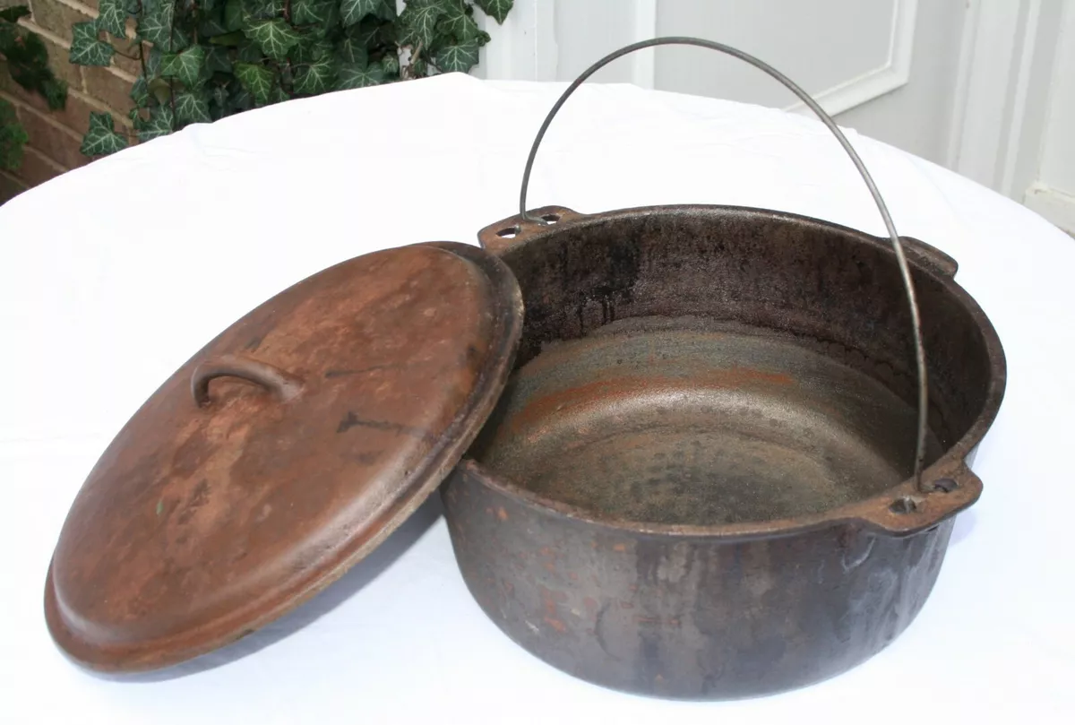 Vintage 8 Quart Heavy Dutch Oven Cast Iron Pot w/ Lid & Handle -11 Wide 5  Deep